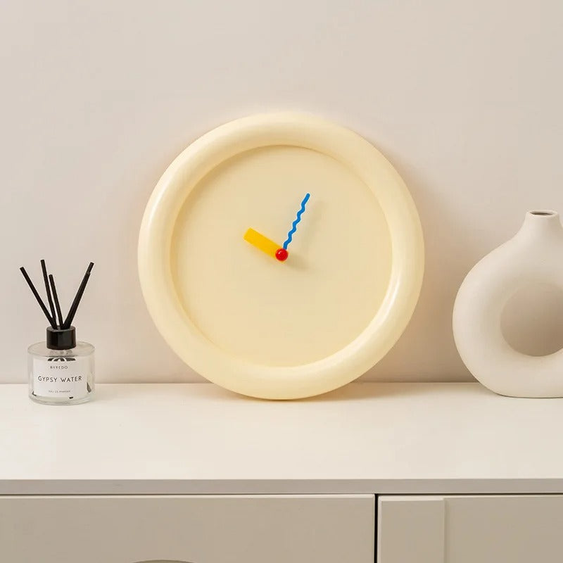 Round colourful modern wall clock | Blub