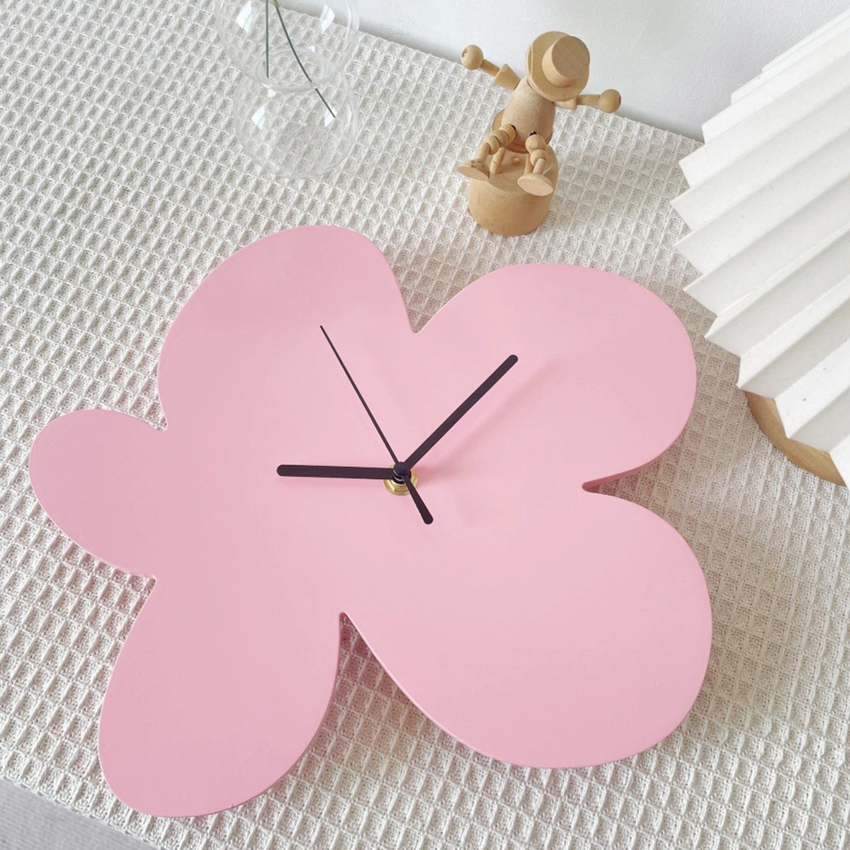Blue organic-shape wall clock | Bloba