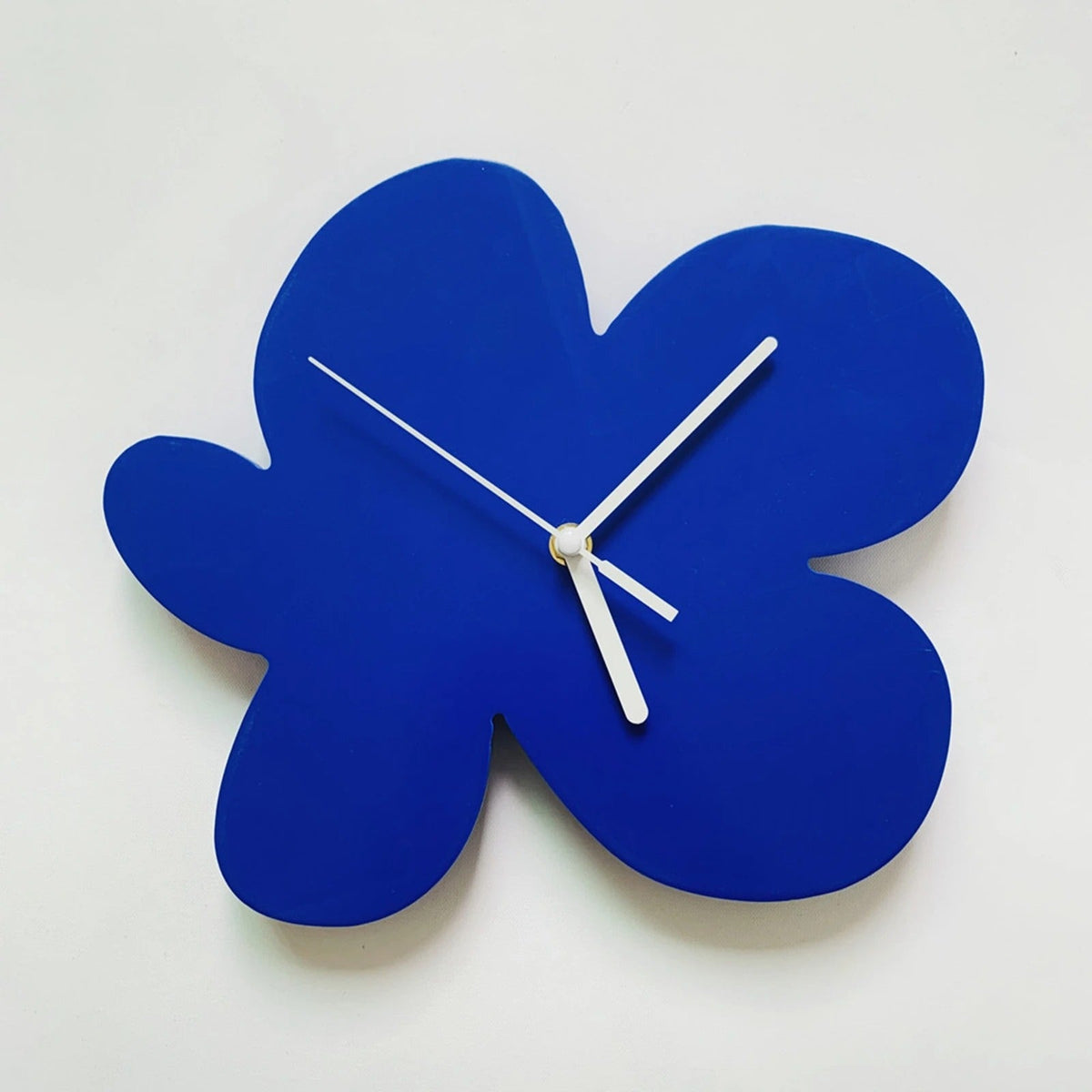 Blue organic-shape wall clock | Bloba